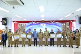 Ombudsman bagikan penghargaan pelayanan publik 2022 di Kaltara