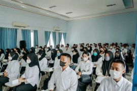 Warga usia produktif di Karawang ikuti pelatihan kerja