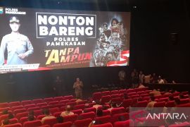 Gugah semangat personel dengan film "Tanpa Ampun"