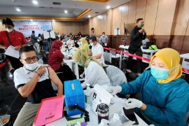 Karyawan TelkomGroup jalani vaksinasi booster kedua untuk keamanan saat bertugas