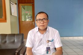 Bulog Belitung menggelar pasar murah stabilkan harga bahan pokok