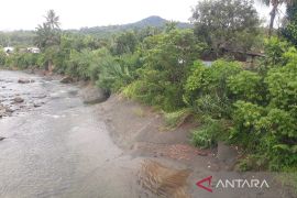 Abrasi Sungai Talo Seluma ancam 110 rumah warga