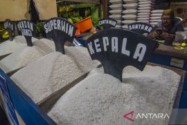 Pemkot Palu genjot pasar murah untuk tekan harga bahan pangan