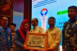 Pj Bupati Aceh Tengah terima penghargaan dari Ombudsman RI