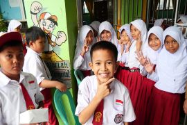 1.000 siswa SD di Muara Enim mendapat pemeriksaan mata gratis dari PTBA