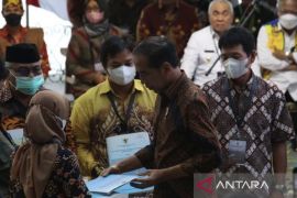 302 petani dan kelompok masyarakat  terima SK Perhutanan Sosial