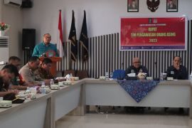 Imigrasi Entikong perkuat pengawasan orang asing di batas Indonesia-Malaysia