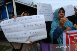 Warga Perumnas IV tolak coklit KPU KKR