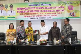 Dua wabup bermarga Tanjung bertemu di Aekkanopan