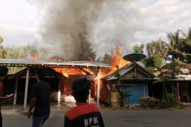 Si jago merah mengamuk di Balangan hanguskan empat rumah