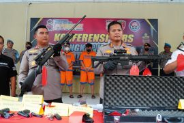 Polresta Sidoarjo ungkap sindikat jual beli senjata api ilegal