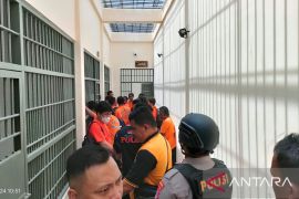 Sebanyak 21 tahanan dipindahkan ke rumah tahan baru Polda Sulteng