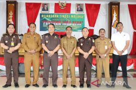 Kejati Maluku ingatkan kades kelola dana  desa utamakan asas transparan