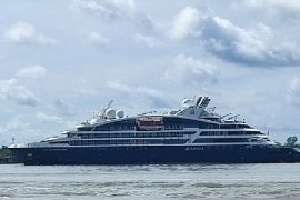 Kapal pesiar Perancis "Laperouse" kunjungi Agats