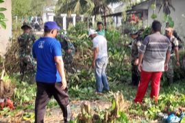 Warga Aceh Tamiang gotong royong bangun bank sampah