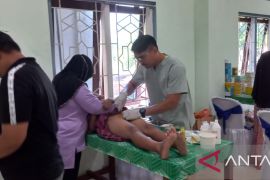 Anak-anak di Manokwari ikut khitanan massal