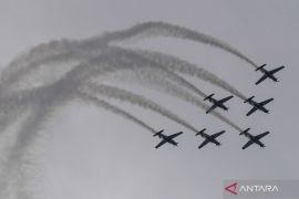 Penonton F1 Powerboat Danau Toba terkesima dengan aksi Jupiter Aerobatic Team