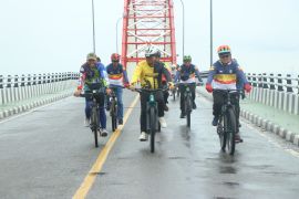 Bupati Tabalong-Pj Bupati Batola "gowes" bersama jalin kerja sama