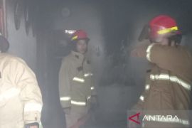 Damkar Bogor padamkan kebakaran rumah akibat STB meledak