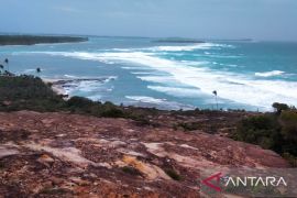 Waspadai angin kencang dan gelombang 9 meter