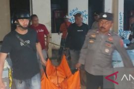 Pria tanpa identitas ditemukan tewas di pasar gotong royong