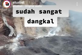 Pendaki Gunung Agung tak diizinkan menginap di puncak gunung