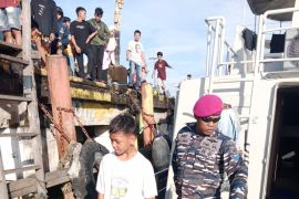Prajurit TNI AL berhasil menolong korban laka laut di Tarakan