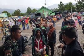 Gubernur Papua Pegunungan tinjau pengungsi di Kodim Jayawijaya