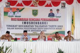 Kepala kampung lapor bupati, proyek jalan Rp6 miliar seperti dicakar ayam