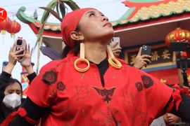 Ratusan Tatung "cuci jalan" Kota Singkawang