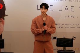 Lee Jae Wook bagi banyak hadiah untuk para penggemar