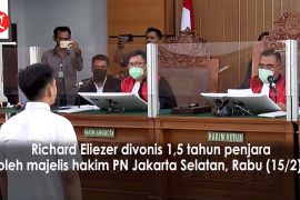 Richard Eliezer menangis haru saat divonis 1,5 tahun penjara