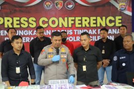 Polres Cilegon bongkar kasus ribuan lembar uang palsu