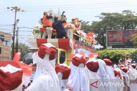 Piala Adipura diarak keliling kota Banda Aceh