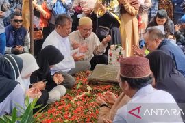 Korban  pembunuhan yang dicor semen dimakamkan di TPU Pondok Kopi