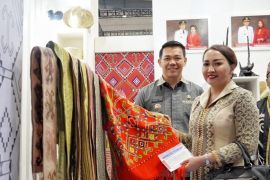 Kain Tenun asal Kapuas Hulu dipromosikan pada INACRAFT di Jakarta