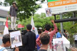 Ampera tuntut Kejati Maluku usut dugaan korupsi di Kabupaten Buru Selatan