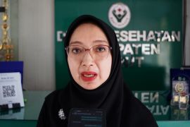 Dinkes Garut lakukan vaksinasi difteri bagi anak-anak di Pangatikan