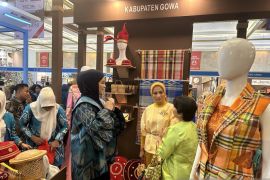Tenun sutera lokal Gowa ditampilkan di Inacraft 2023