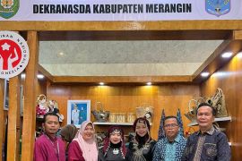 Ribuan pengujung lihat produk kerajinan khas Kabupaten Merangin