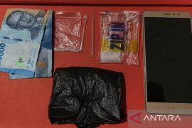 Pria di HST simpan sabu di sedotan minuman