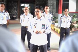 Kadivpas Kemenkumham Jatim ingatkan petugas lapas hidup sederhana