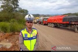 Arus lalulintas di KM 171 Satui terpantau padat lancar