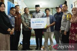 Wako Fadly Amran serahkan santunan BPJS Ketenagakerjaan kepada ahli waris Zulhelmi