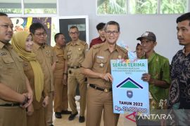 Warga Sekarjaya OKU Sumsel terima bantuan program rehabilitasi RTLH