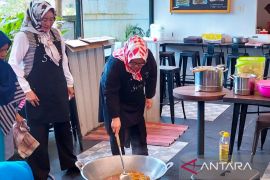 Pemrov Kepri ajak kaum ibu buka usaha di rumah manfaatkan internet