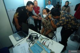 Gangguan keseimbangan wajar terjadi usai implan koklea pada dewasa