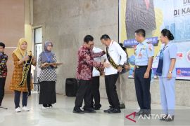 Hasto Wardoyo kukuhkan Bapak dan Bunda Asuh Anak Stunting di Belitung
