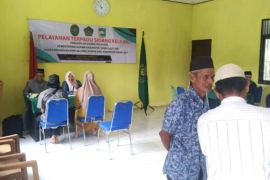 Disdukcapil Tanah Laut berikan layanan terpadu terintegrasi di Desa Riam Adungan