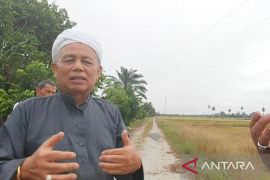 Warga Malaysia keturunan Banjar Kalsel gunakan alat caggih untuk bertani